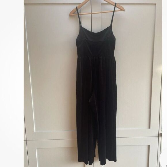 UO Velvet Straight-Neck Jumpsuit Elegant Black Velvet Jumpsuit size small - Picture 4 of 9